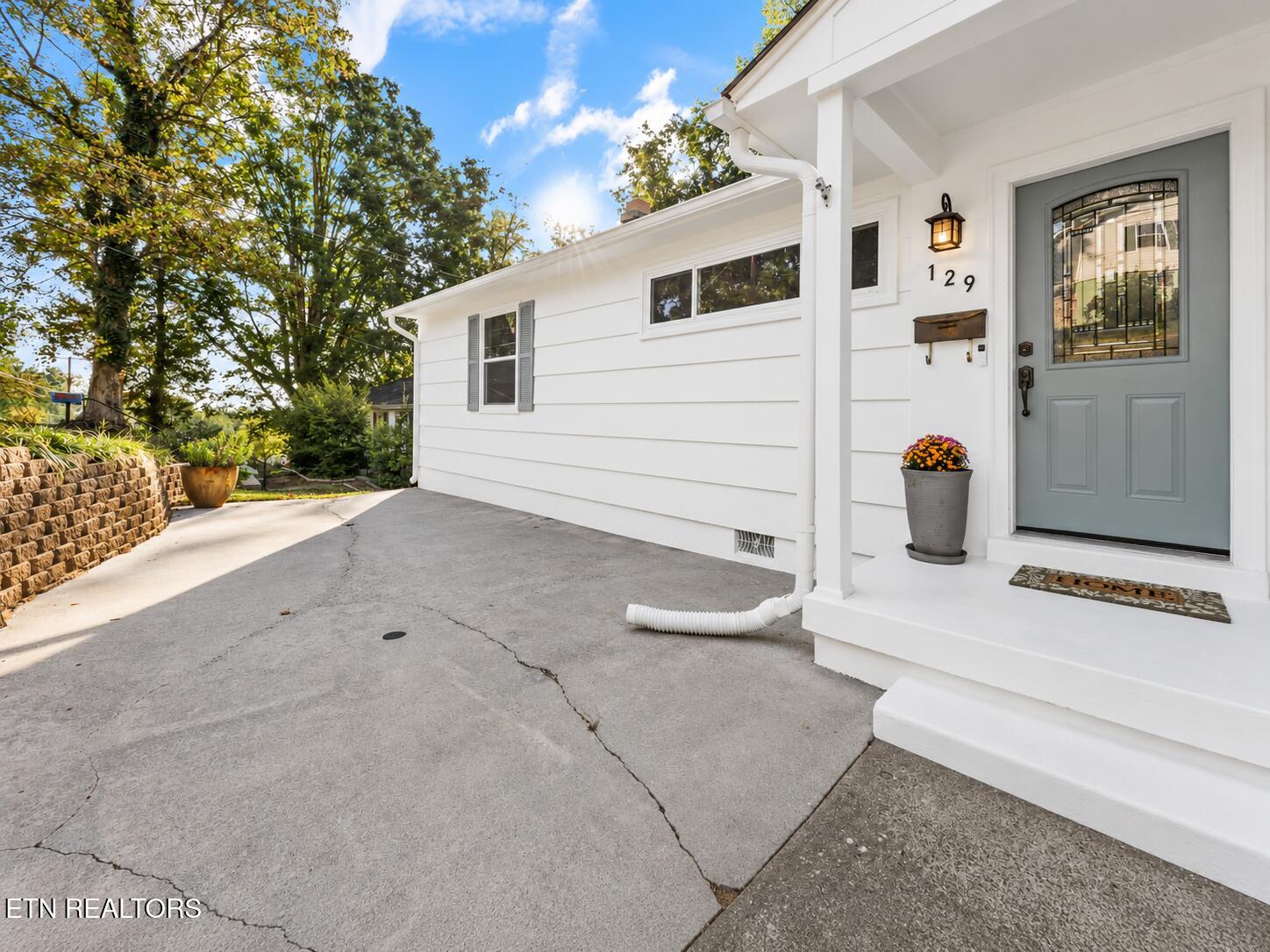 129 Amherst Lane Oak Ridge, TN 37830 - Photo 8 of 39 ChatGPT Image Sep 11, 2026 at 08_11_46 P
