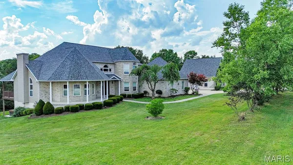 $869,900 | 107 Morgan Lake Road, De Soto, MO 63020