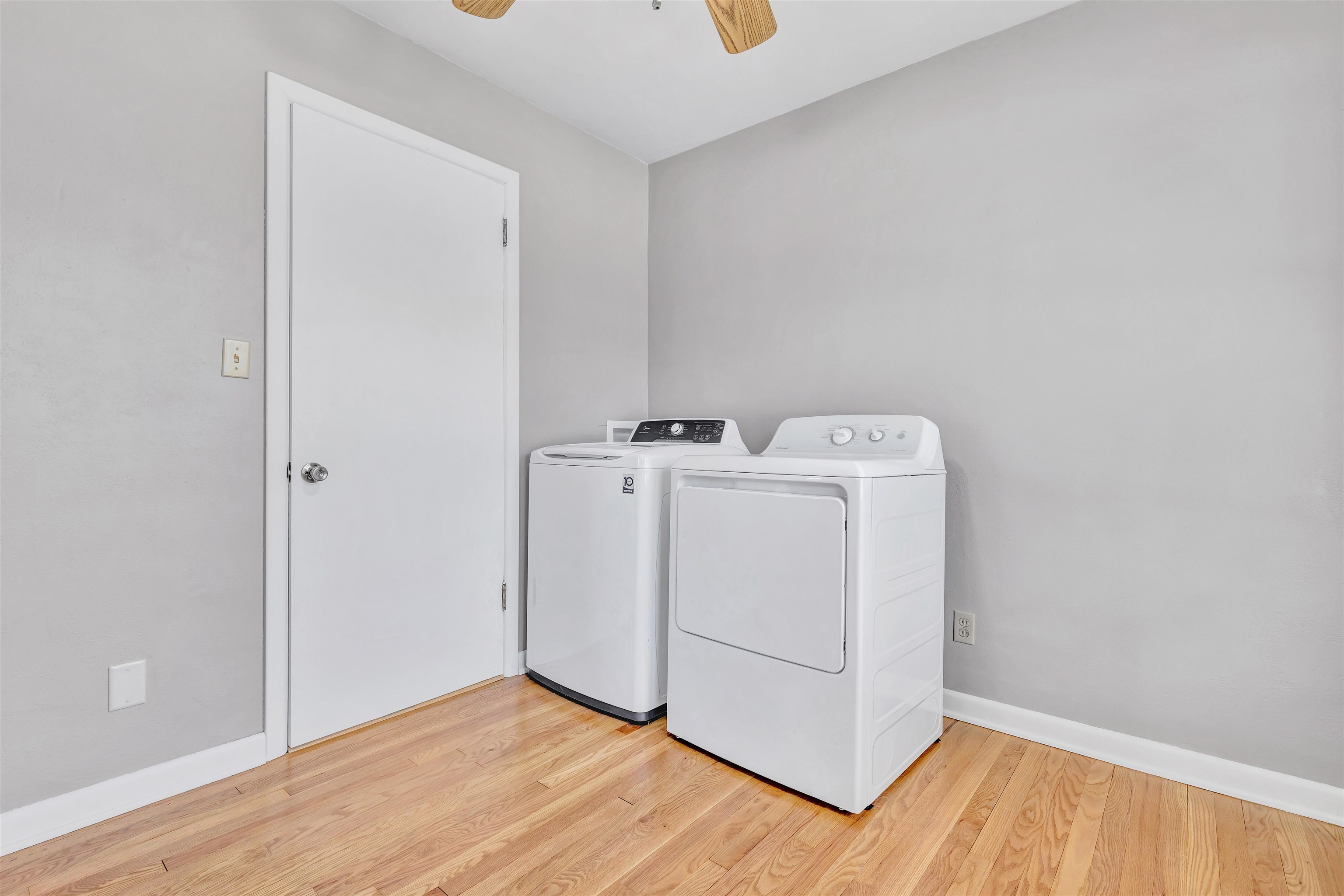 3620 Highcrest Road Rockford, IL 61107 - Photo 11 of 18 a utility room with dryer and washer