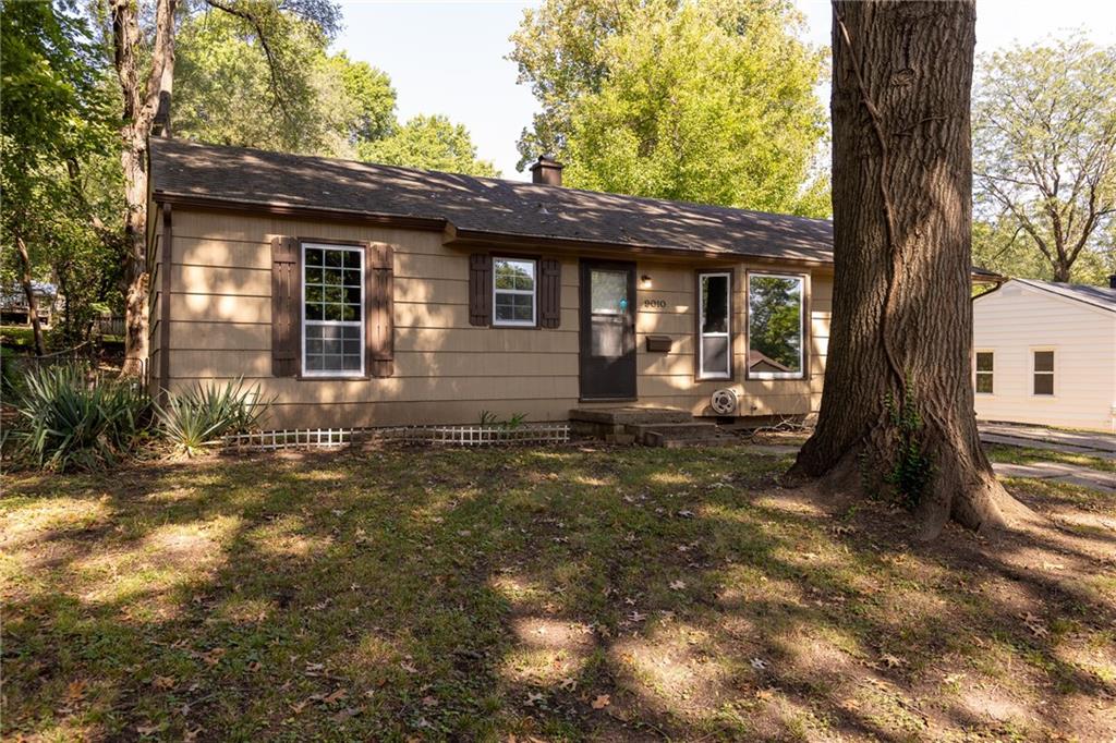 9010 East 75th Street Raytown, MO 64138 - Photo 2 of 16