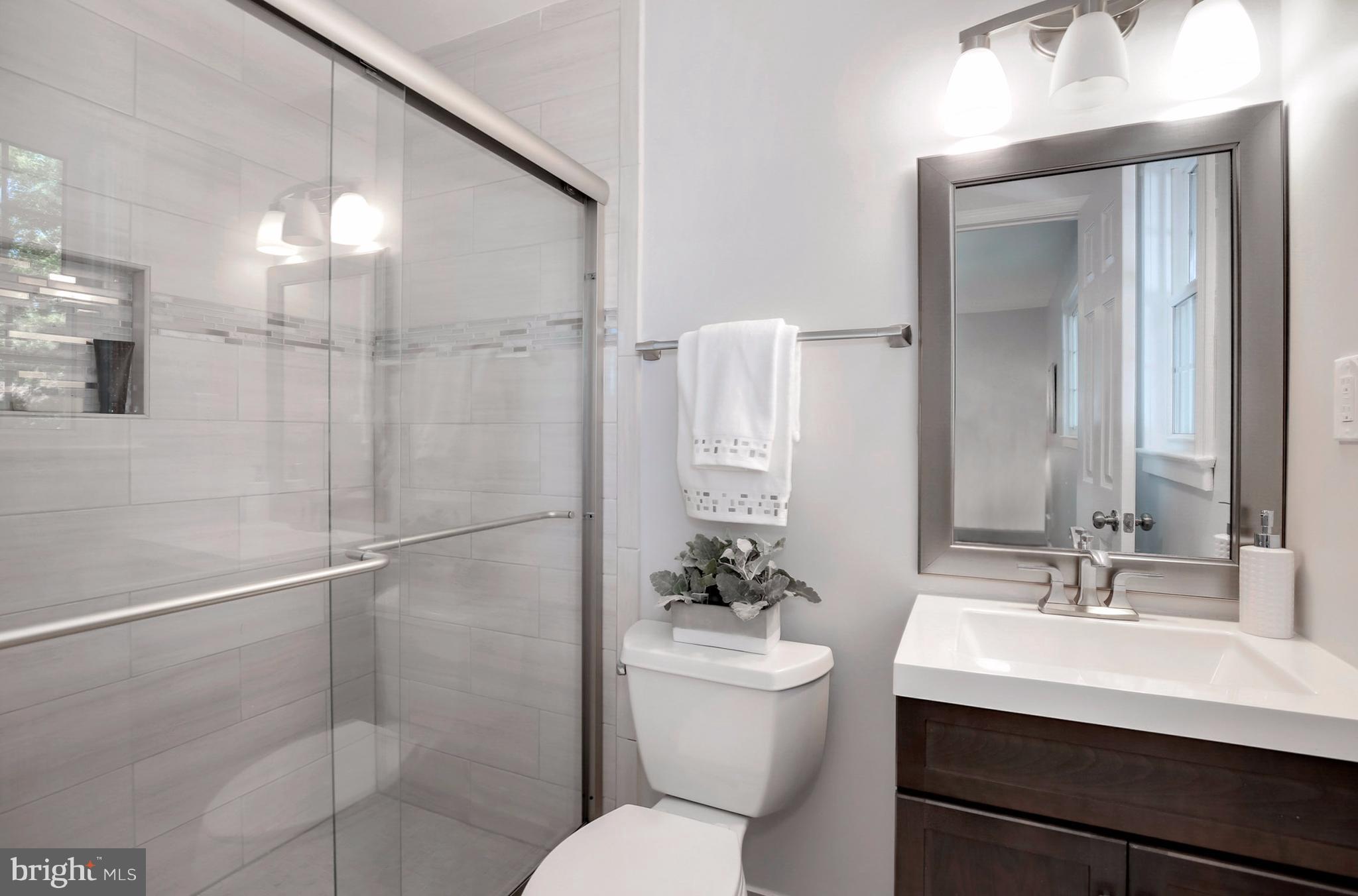 11201 Gainsborough Road Potomac, MD 20854 - Photo 14 of 30 Bath (Master)