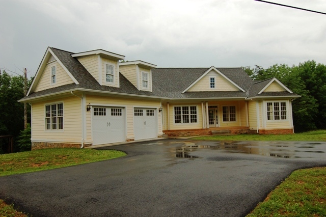 1076 Windlass Road Moneta, VA 24121 - Photo 1 of 16 FRONT