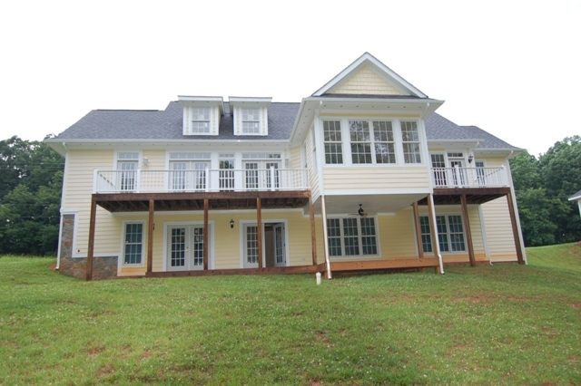 1076 Windlass Road Moneta, VA 24121 - Photo 14 of 16 back of home