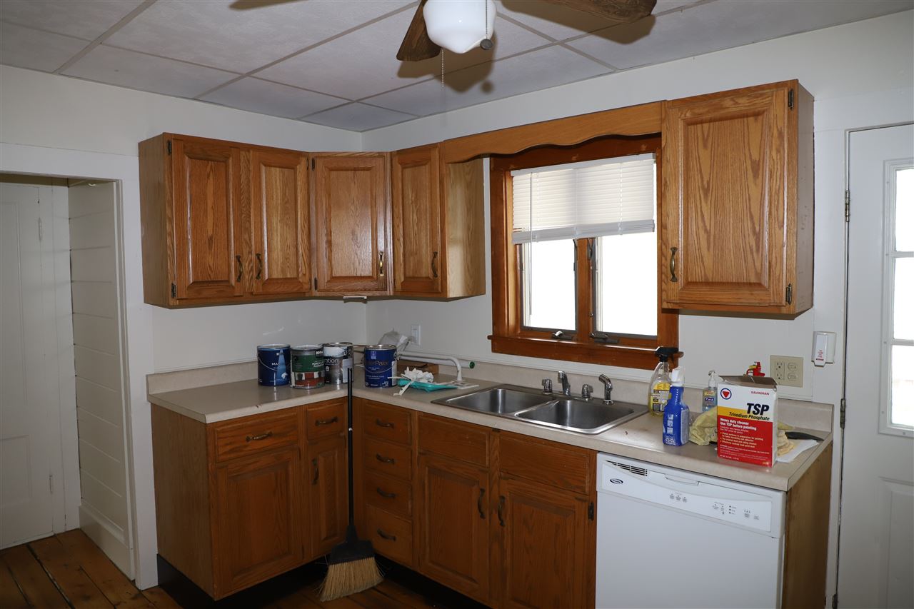 105 Atkinson Street Rockingham, VT 05101 - Photo 4 of 40