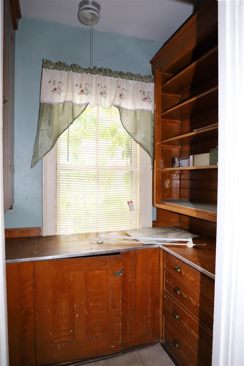 105 Atkinson Street Rockingham, VT 05101 - Photo 8 of 40