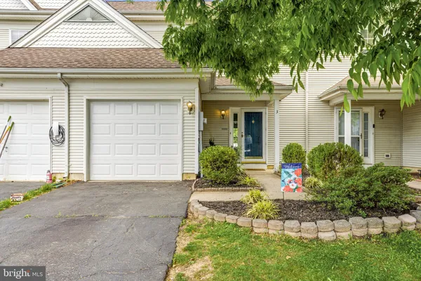 $380,000 | 3 Tattersall Drive, Burlington, NJ 08016