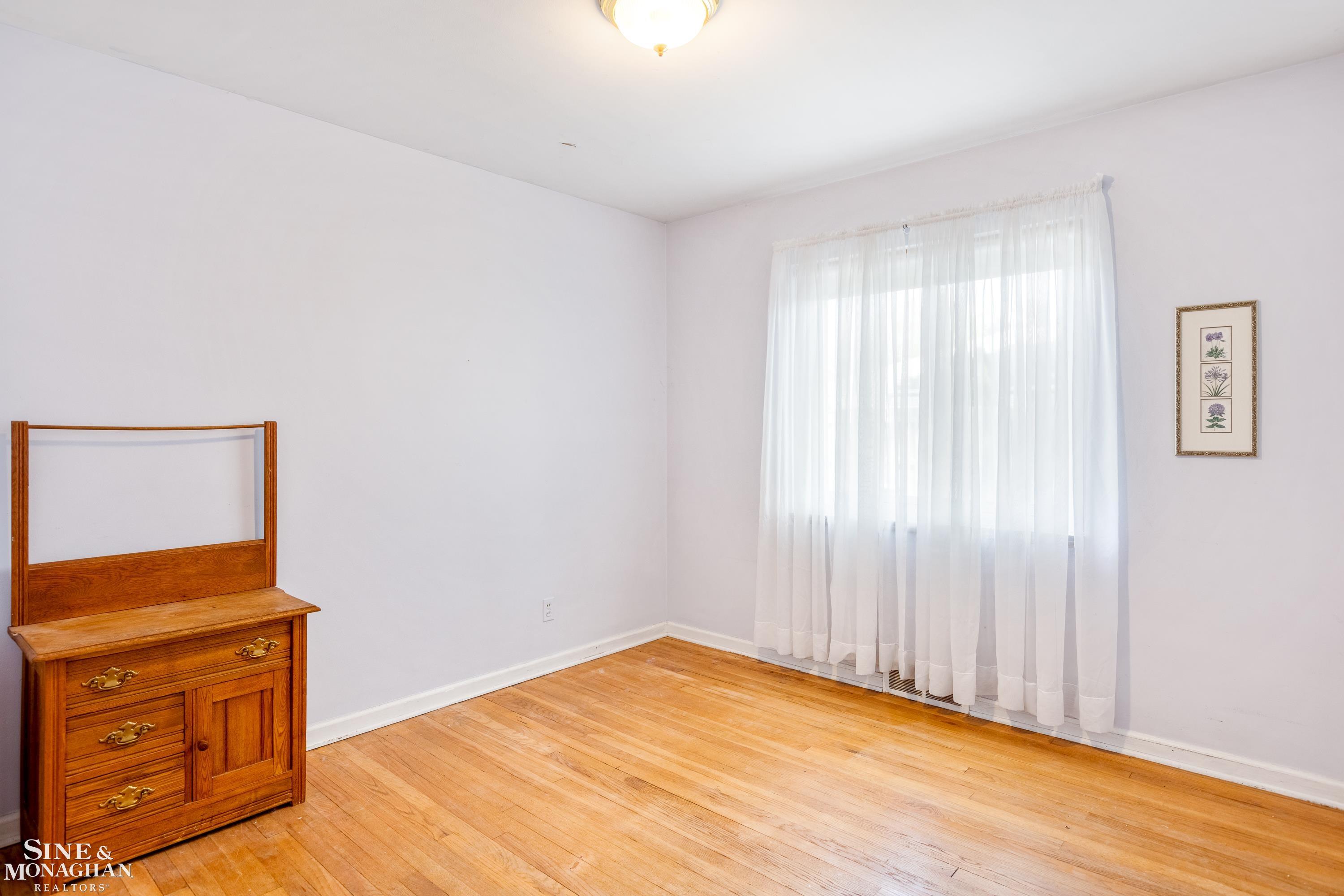 1572 Cook Road Grosse Pointe, MI 48236 - Photo 20 of 29 Bedroom 3