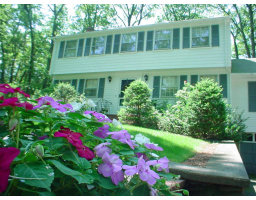 9 Algonquin Road Canton, MA 02021 - Photo 3 of 26