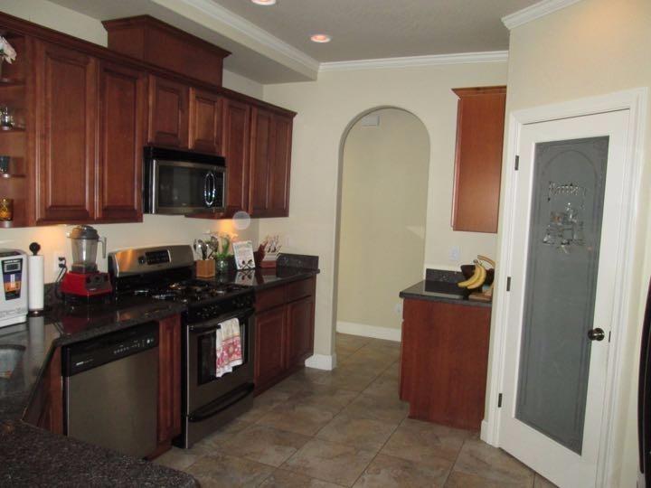 119 Northwest Native Run Loop Grants Pass, OR 97526 - Photo 6 of 18 Kitchen beautiful cabinets