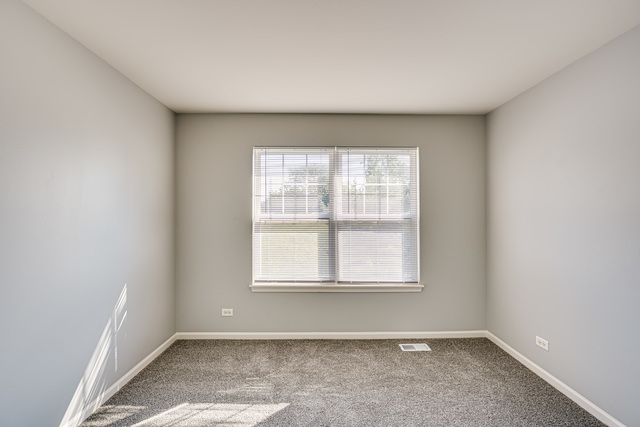 3379 Kentshire Circle, Unit 3379 Aurora, IL 60504 - Photo 13 of 17 an empty room with a window