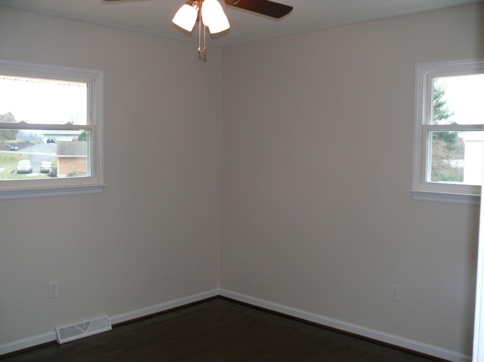761 Kenyon Road Vinton, VA 24179 - Photo 11 of 23 2016-02-02 03.15.51
