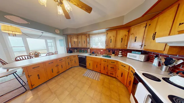 $749,900 | 71 East Main Street, Searsport, ME 04974