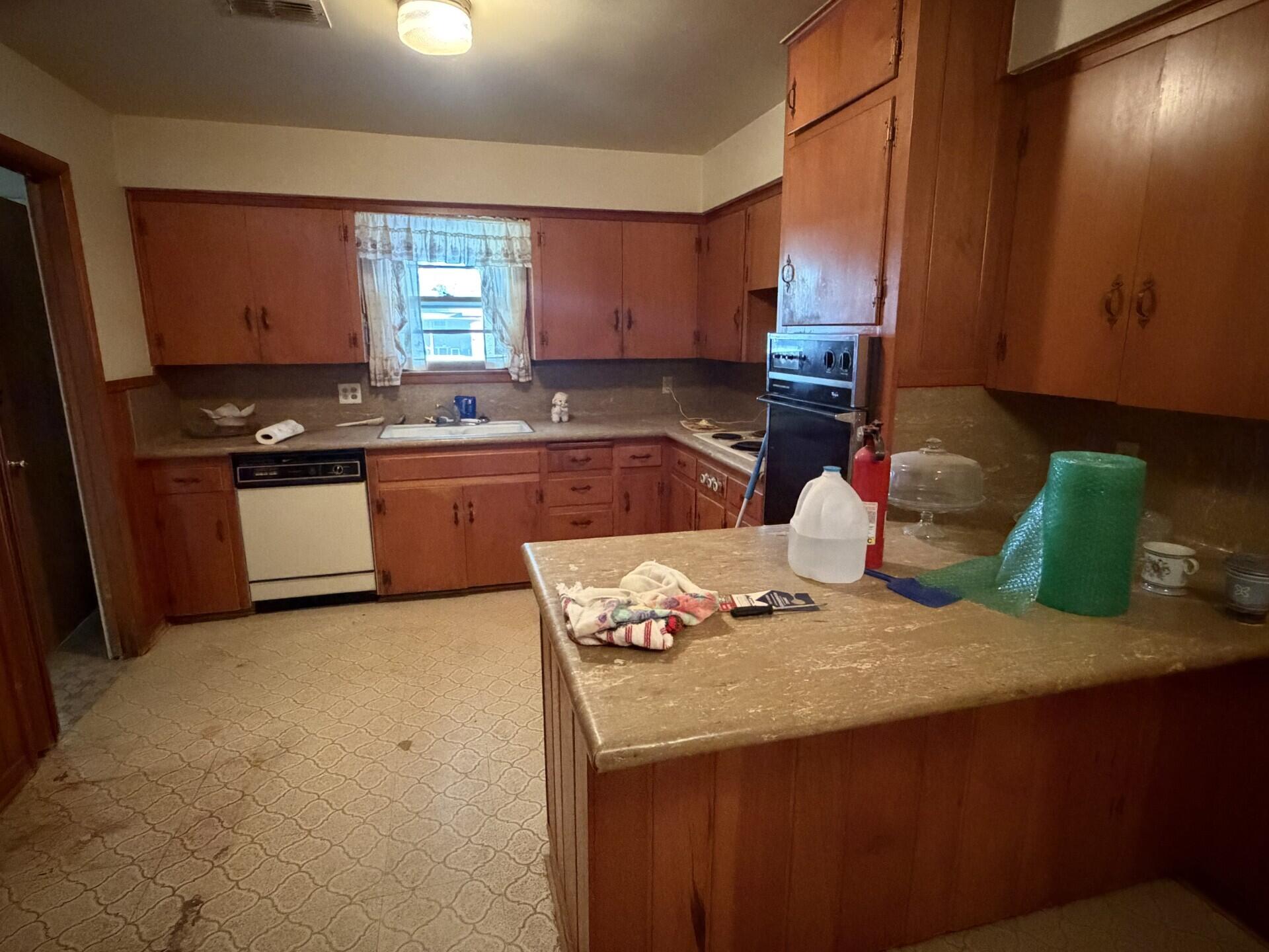 4510 48th Street Lubbock, TX 79414 - Photo 2 of 15 Kitchen