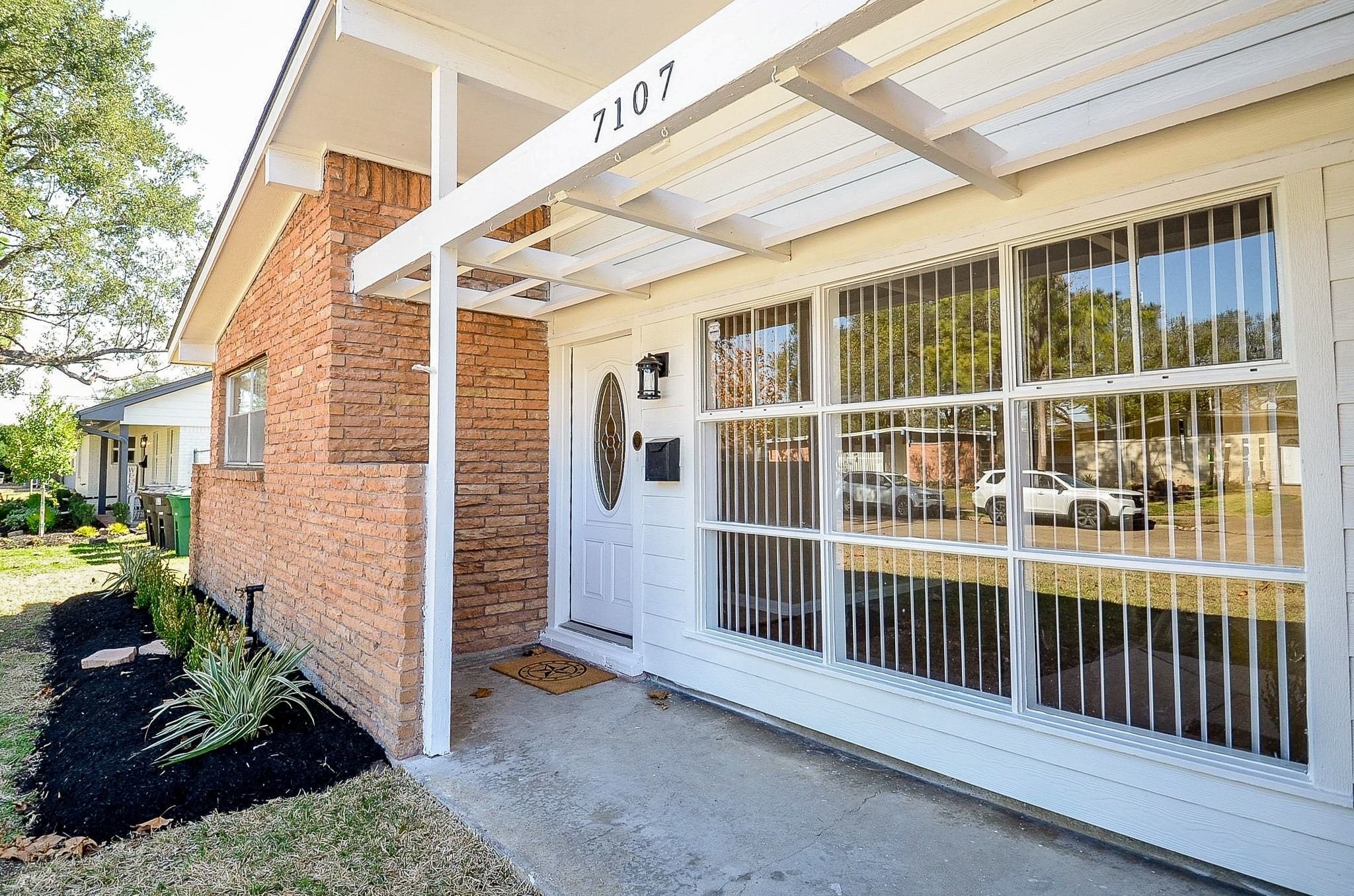 7107 Leader Street Houston, TX 77074 - Photo 4 of 32