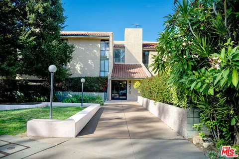 $749,000 | 4275 Vía Arbolada, Unit 203, Los Angeles, CA 90042