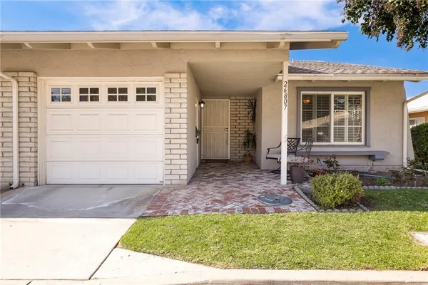 $450,000 | 26807 Circle Of The Oaks, Newhall, CA 91321