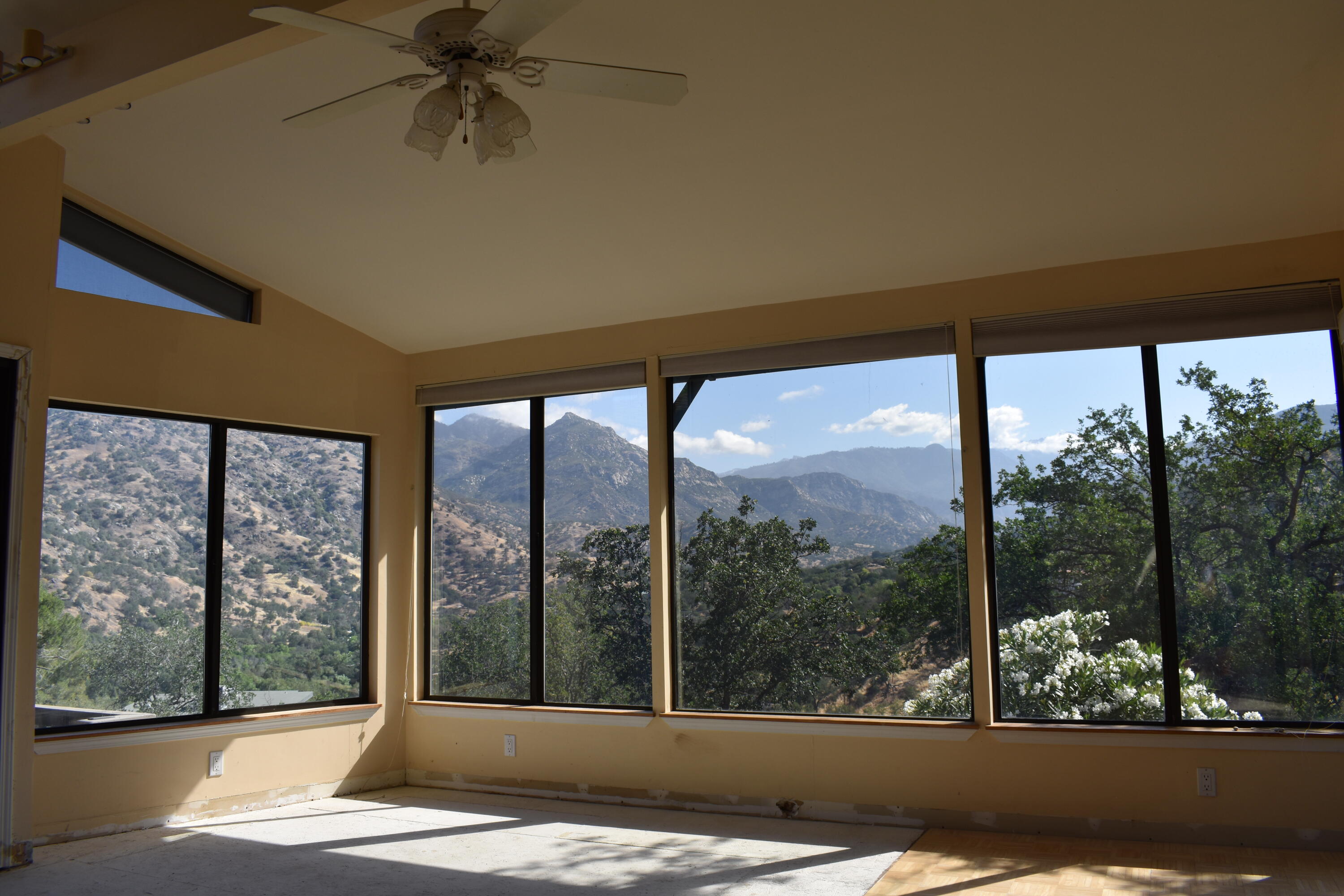 43933 Skyline Drive Three Rivers, CA 93271 - Photo 21 of 38 Sun room