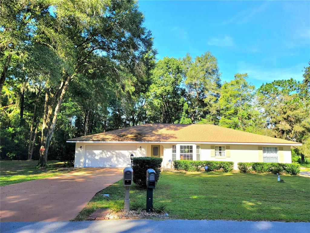 19814 Southwest 85th Loop Dunnellon, FL 34432 - Photo 1 of 1 a front view of a house with garden