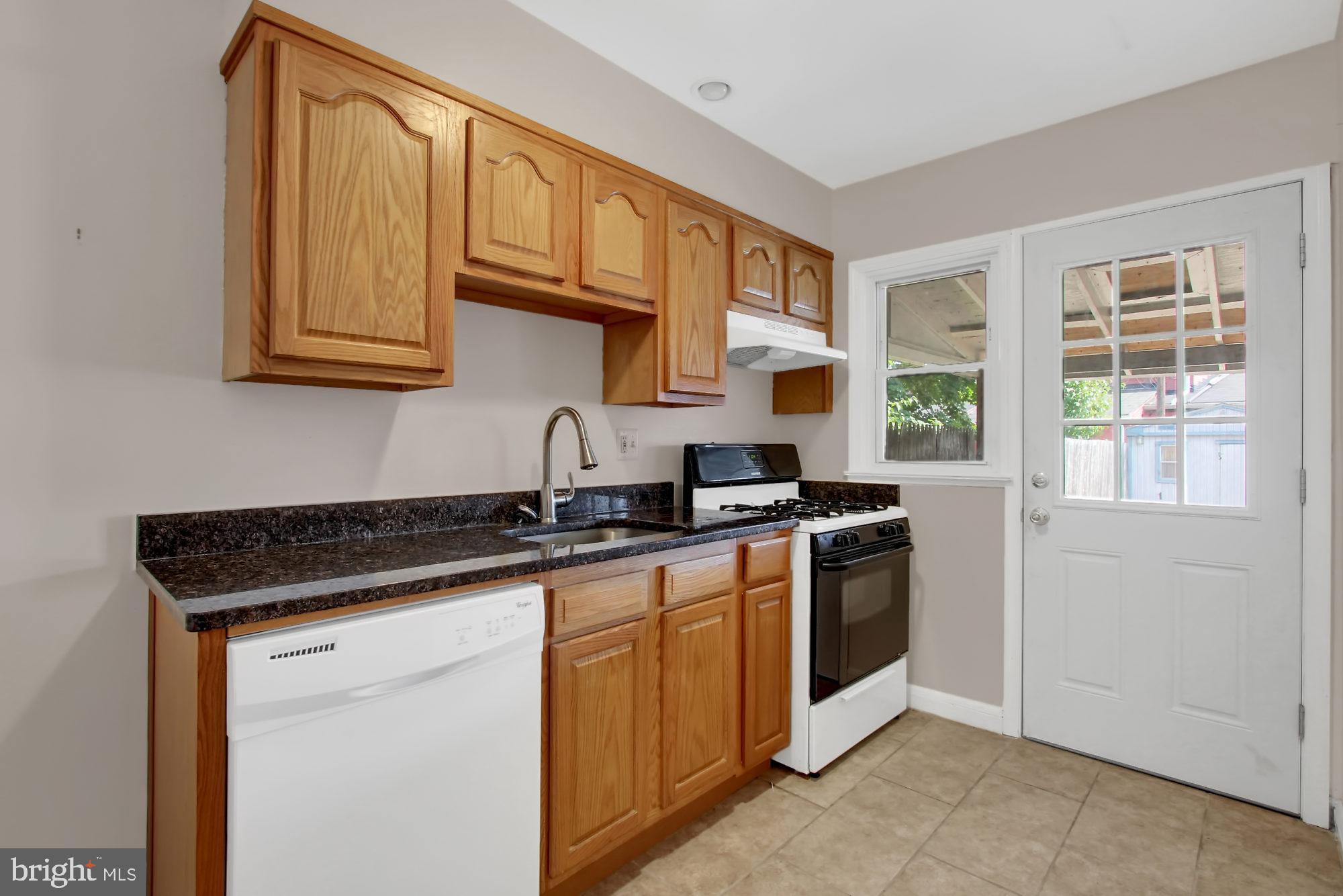 27 Hawthorne Road Baltimore, MD 21220 - Photo 7 of 25