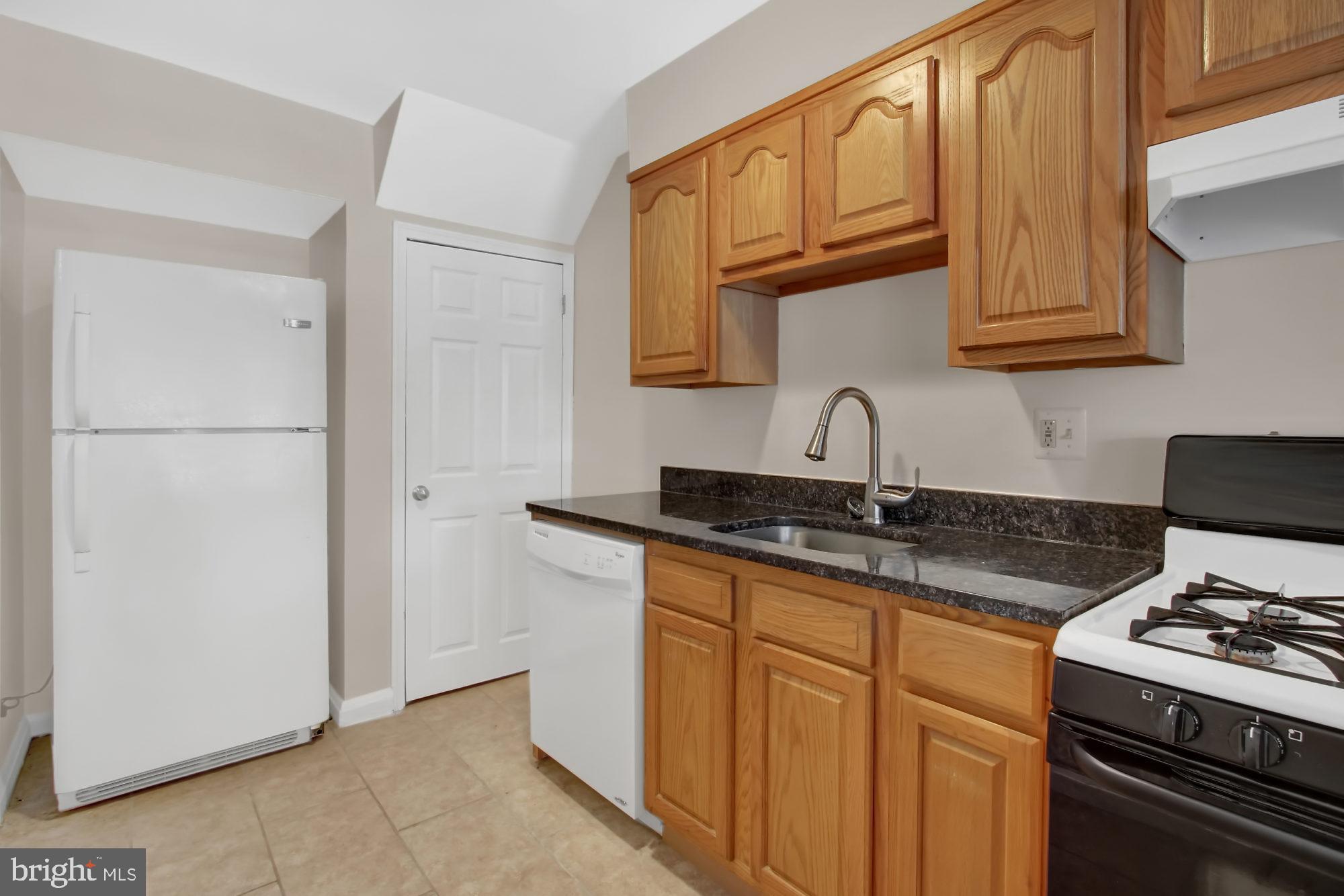 27 Hawthorne Road Baltimore, MD 21220 - Photo 8 of 25