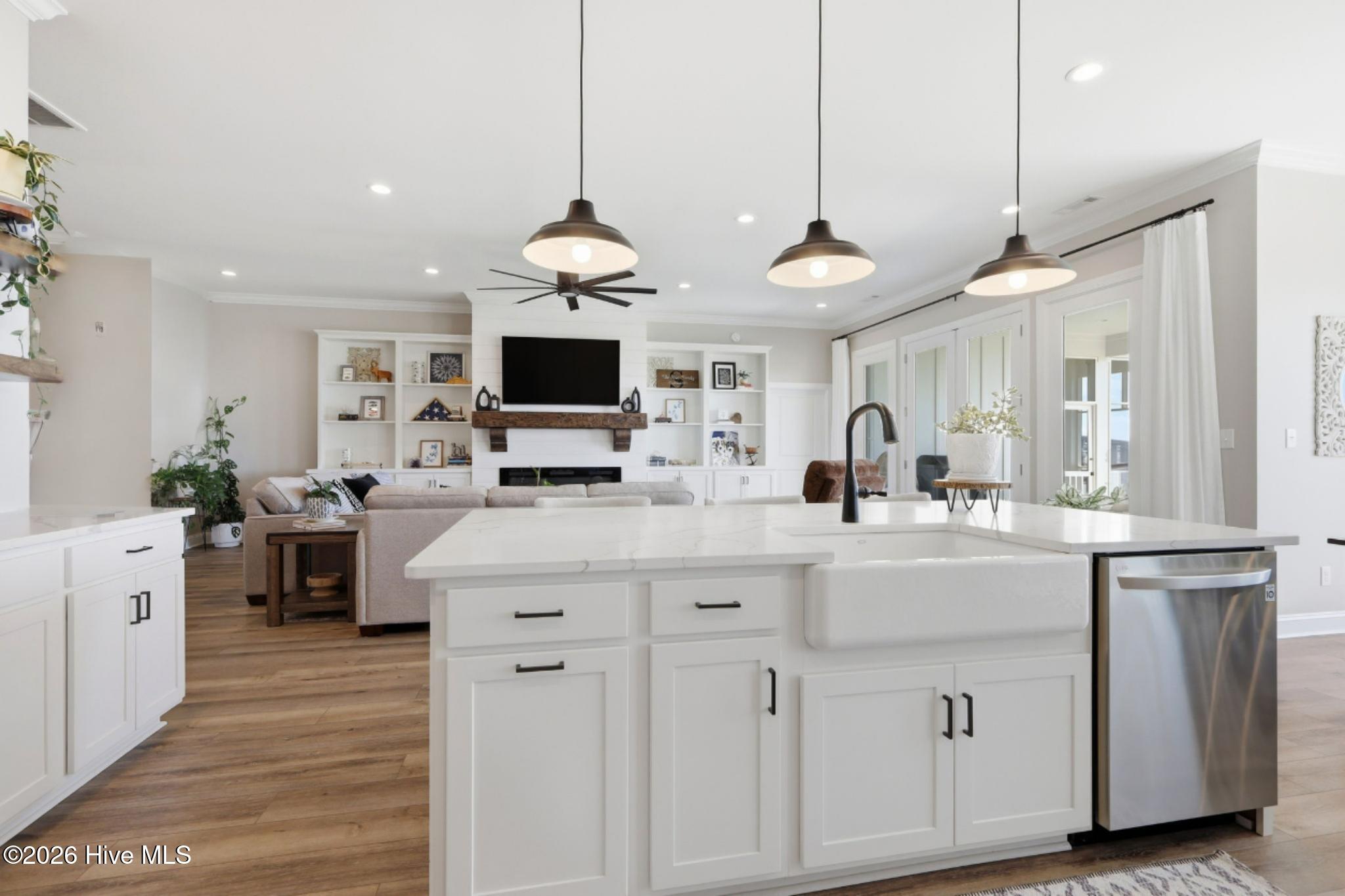 135 Gallants Point Road Beaufort, NC 28516 - Photo 11 of 68 Kitchen to Great Room