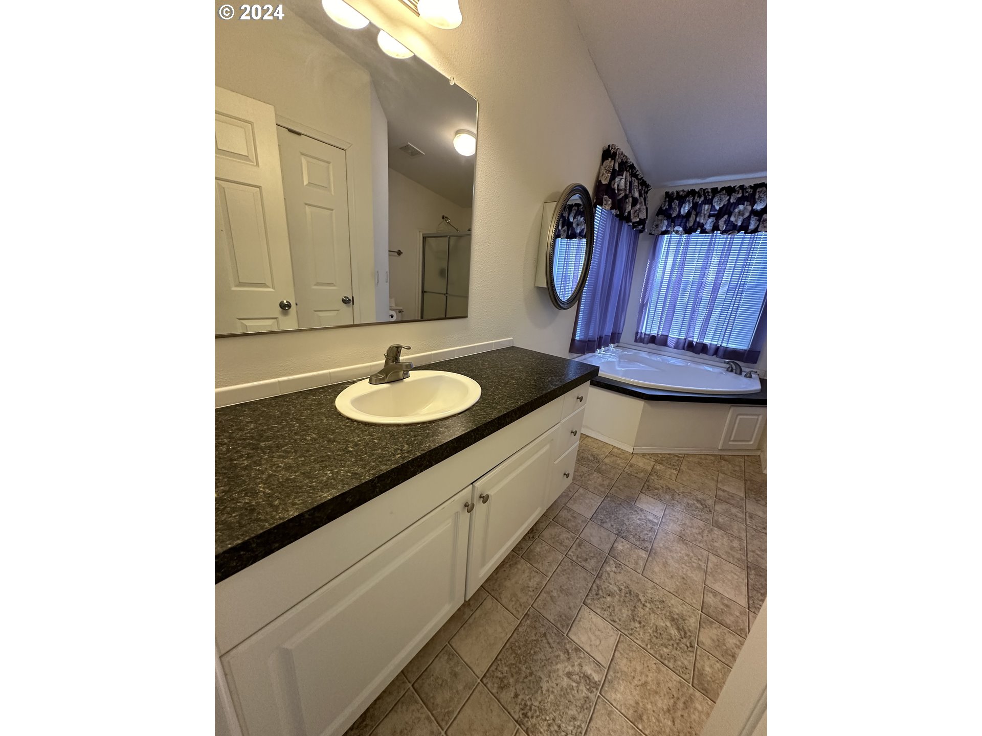 409 Shadow Ranch Lane Roseburg, OR 97470 - Photo 12 of 27 Gallery Image 12