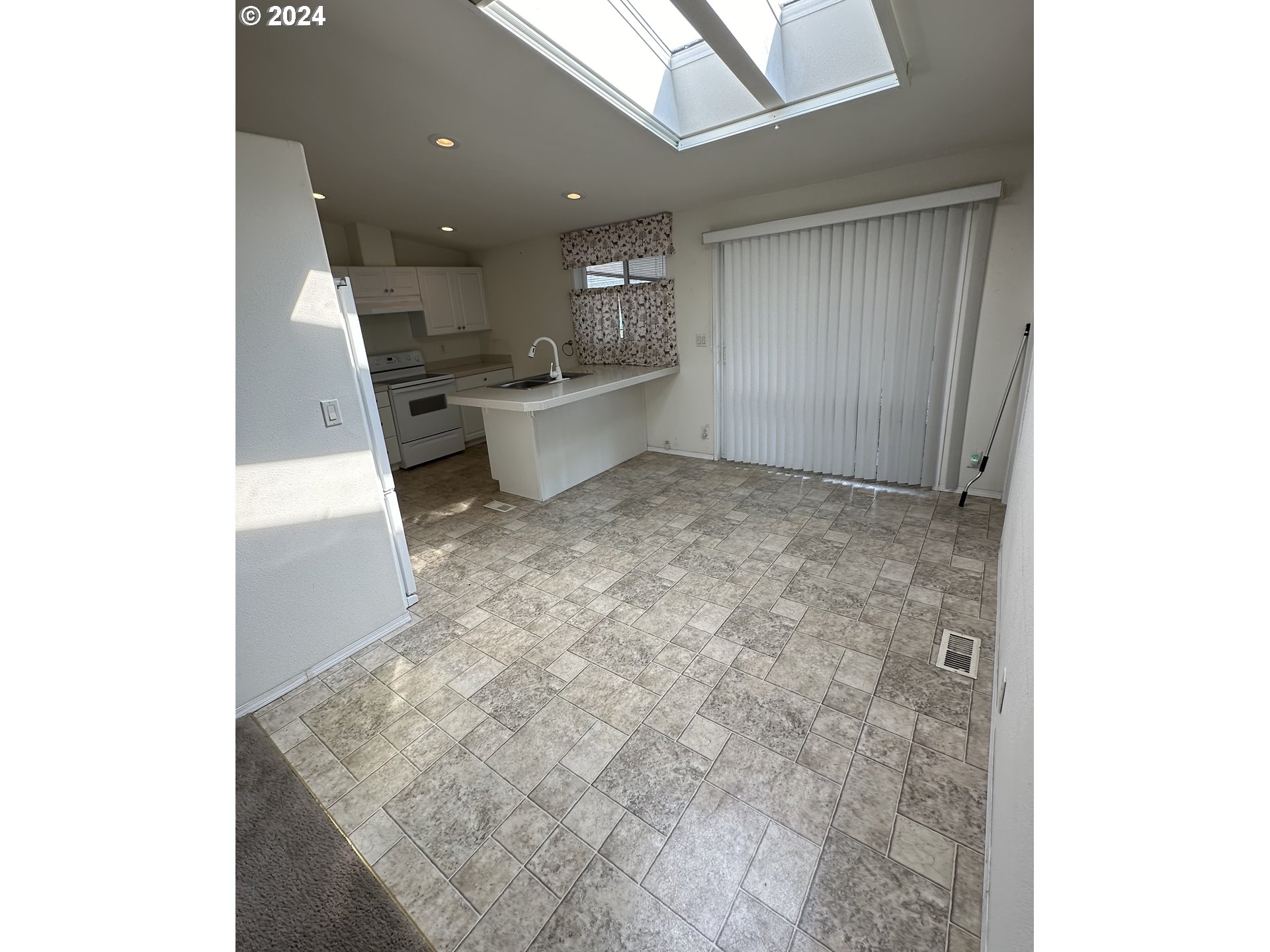 409 Shadow Ranch Lane Roseburg, OR 97470 - Photo 4 of 27 Gallery Image 4
