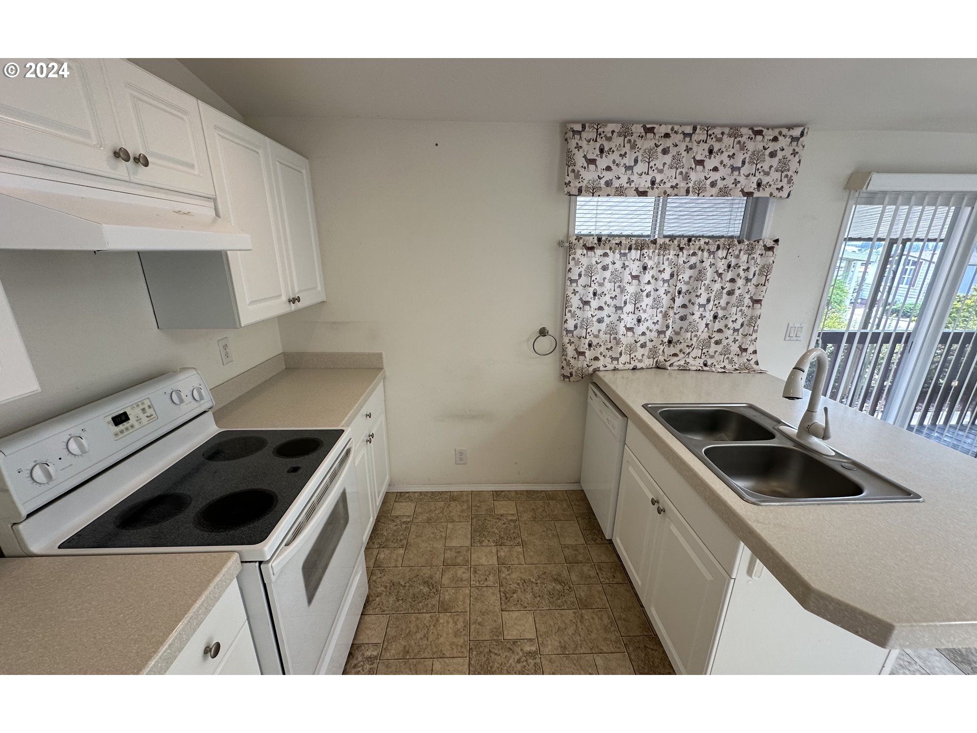 409 Shadow Ranch Lane Roseburg, OR 97470 - Photo 8 of 27 Gallery Image 8
