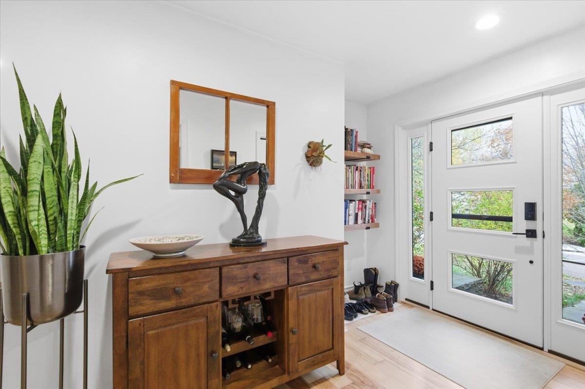 56 Temple Street Burlington, VT 05408 - Photo 3 of 59