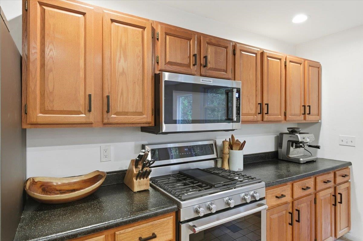 56 Temple Street Burlington, VT 05408 - Photo 5 of 59