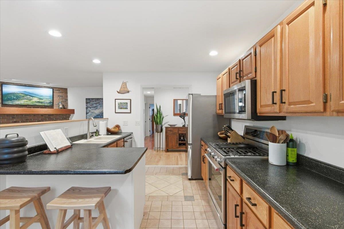 56 Temple Street Burlington, VT 05408 - Photo 6 of 59