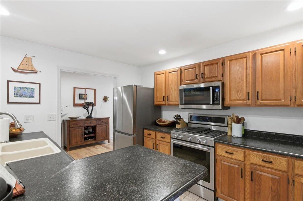 56 Temple Street Burlington, VT 05408 - Photo 7 of 59