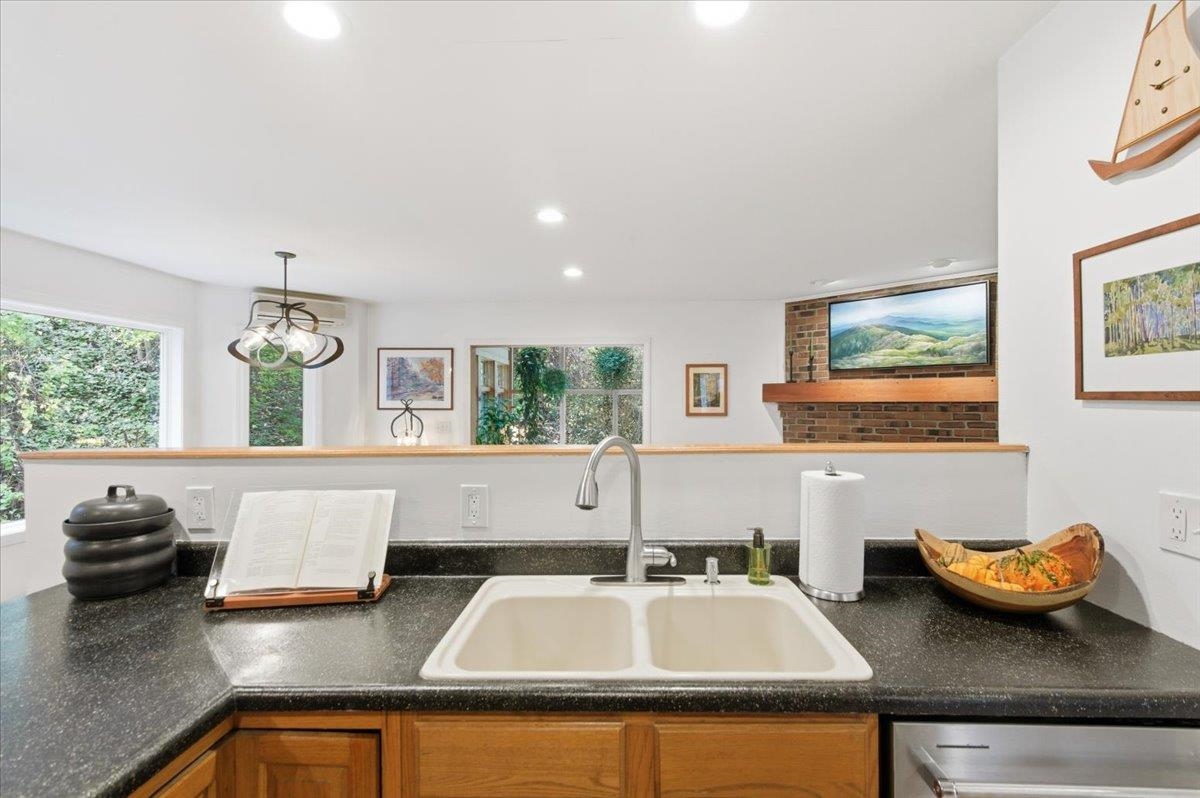 56 Temple Street Burlington, VT 05408 - Photo 8 of 59