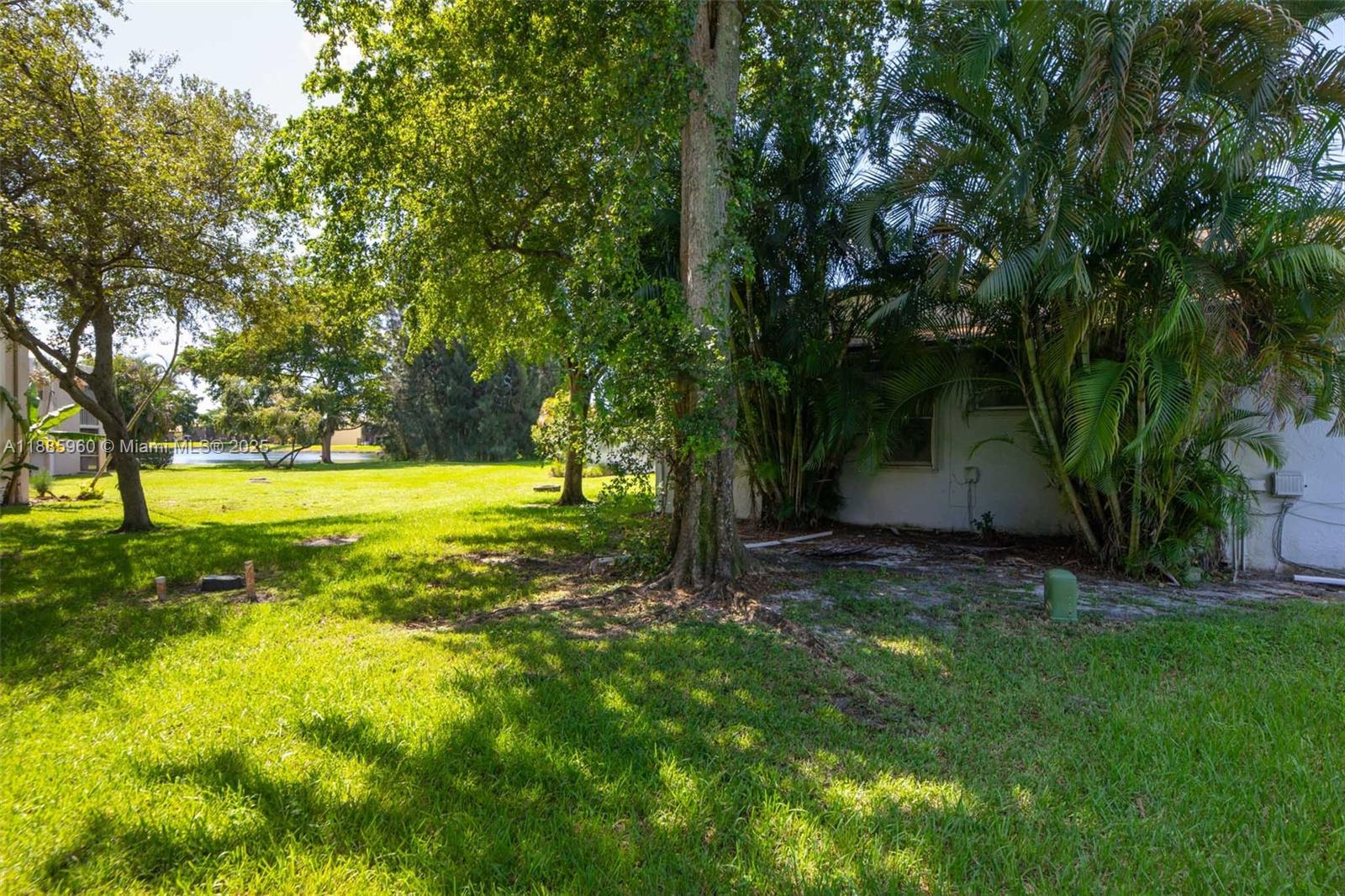 8662 Bridle Path Court, Unit 115A Davie, FL 33328 - Photo 45 of 50 a view of a yard with a tree