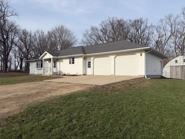 $499,900 | 16612 670th Avenue, Alden, MN 56009
