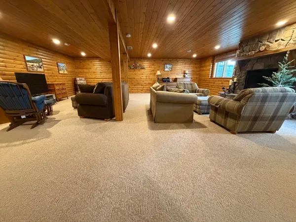 $499,900 | 16612 670th Avenue, Alden, MN 56009