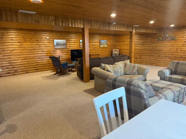 $499,900 | 16612 670th Avenue, Alden, MN 56009