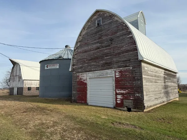 $499,900 | 16612 670th Avenue, Alden, MN 56009