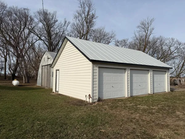 $499,900 | 16612 670th Avenue, Alden, MN 56009