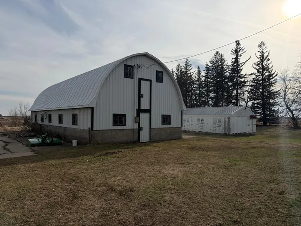 $499,900 | 16612 670th Avenue, Alden, MN 56009