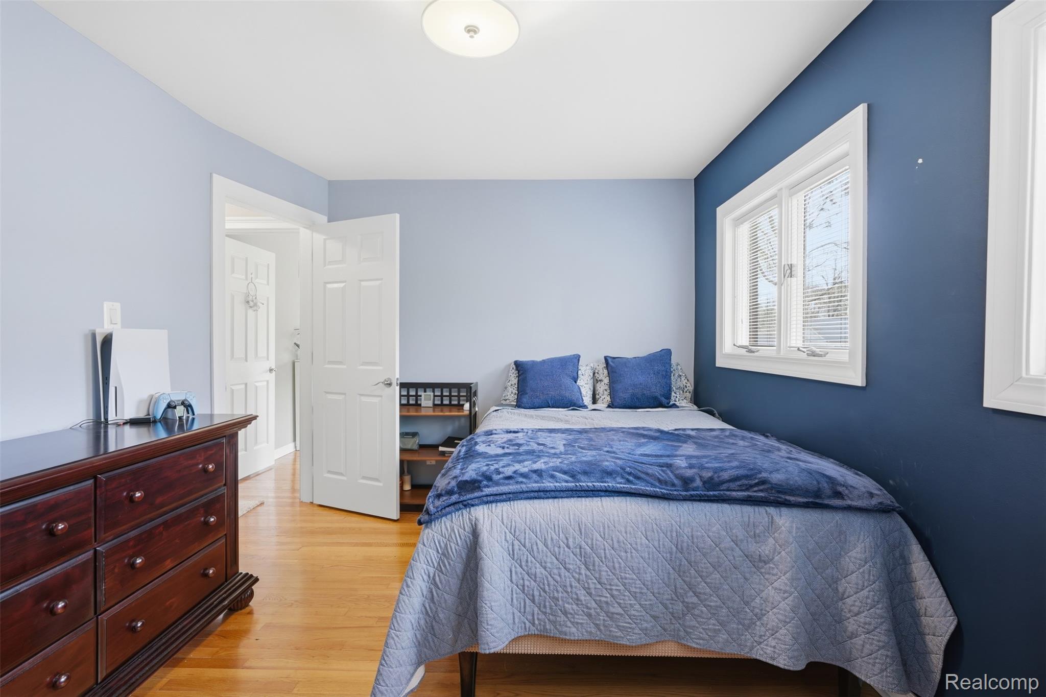 2210 Lancaster Road Bloomfield Hills, MI 48302 - Photo 24 of 35 Bedroom featuring light wood-type flooring