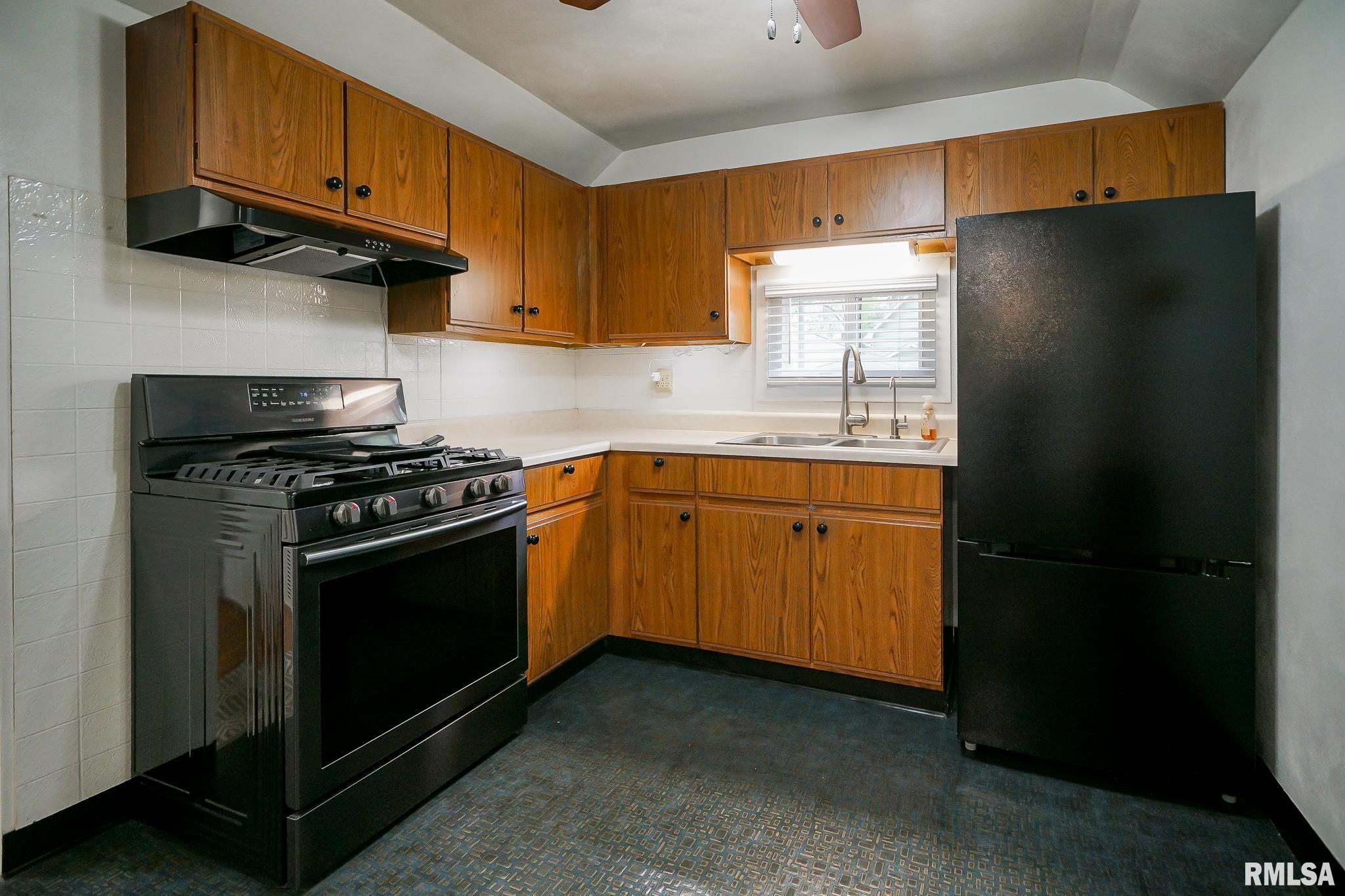 914 Henrietta Street Pekin, IL 61554 - Photo 34 of 61