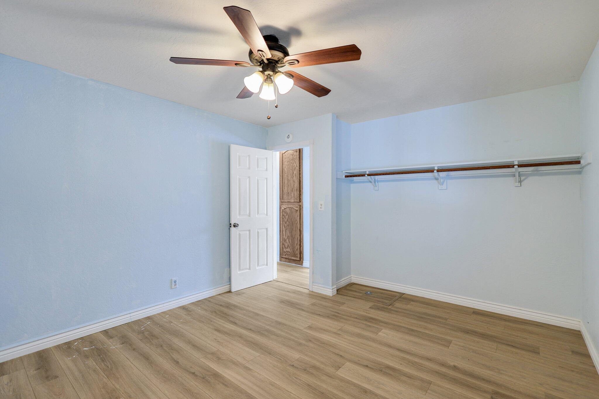 20727 Old Alturas Road Redding, CA 96003 - Photo 24 of 32 a view of a big room with wooden floor closet and ceiling fan