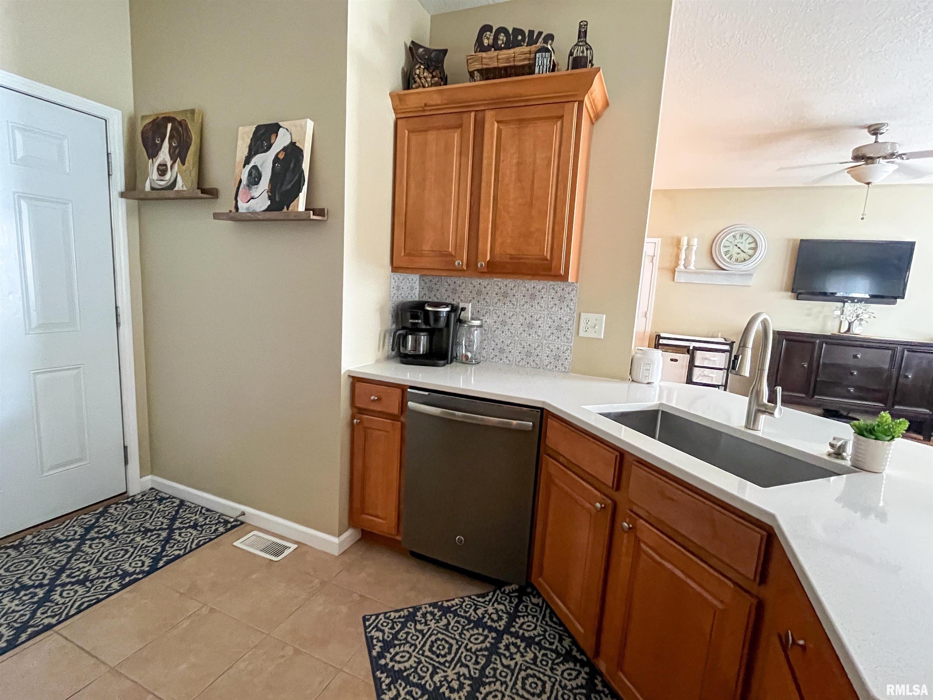 618 Brookfield Road Quincy, IL 62305 - Photo 11 of 41 Gallery Image 11