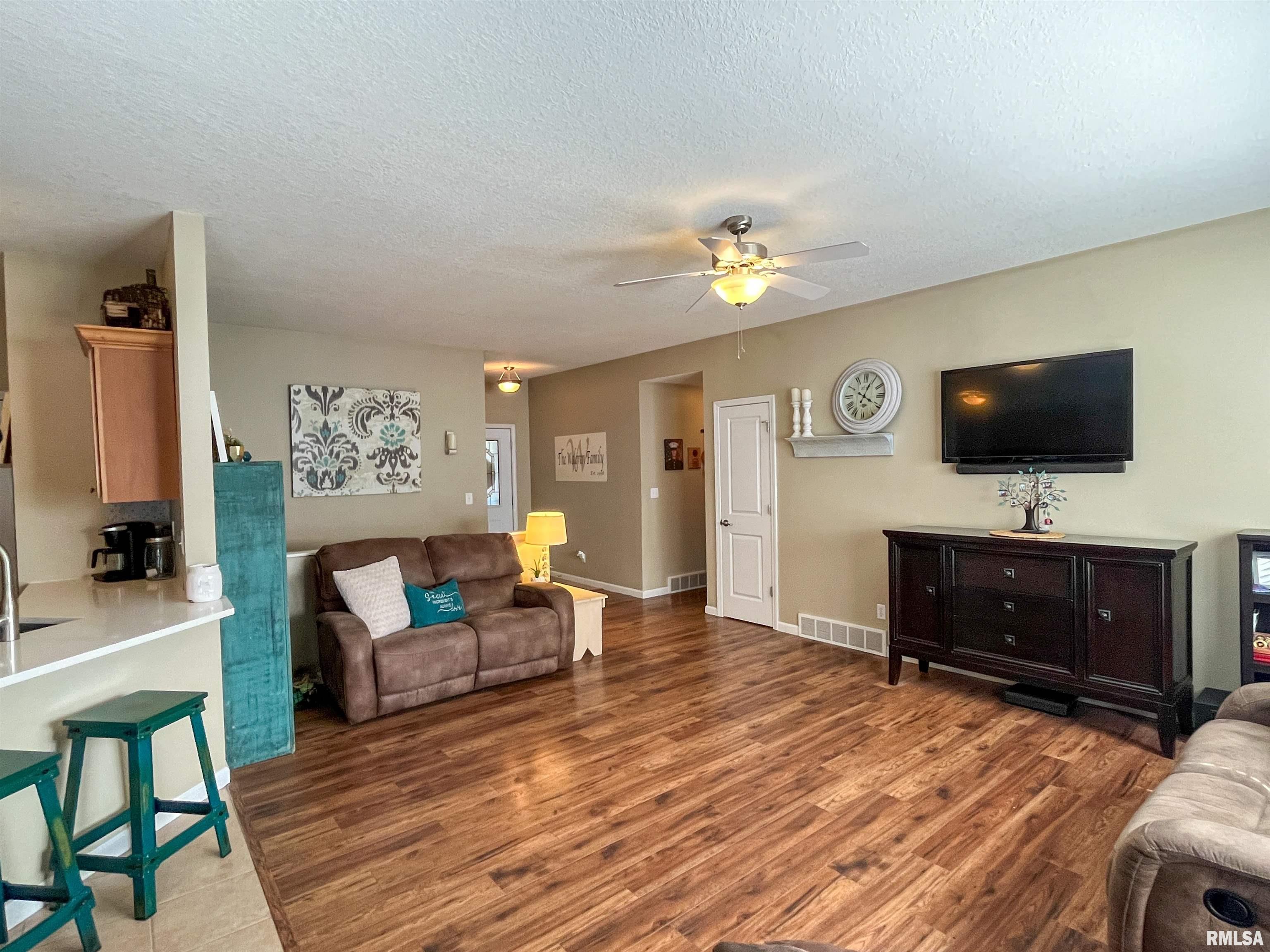 618 Brookfield Road Quincy, IL 62305 - Photo 6 of 41 Gallery Image 6