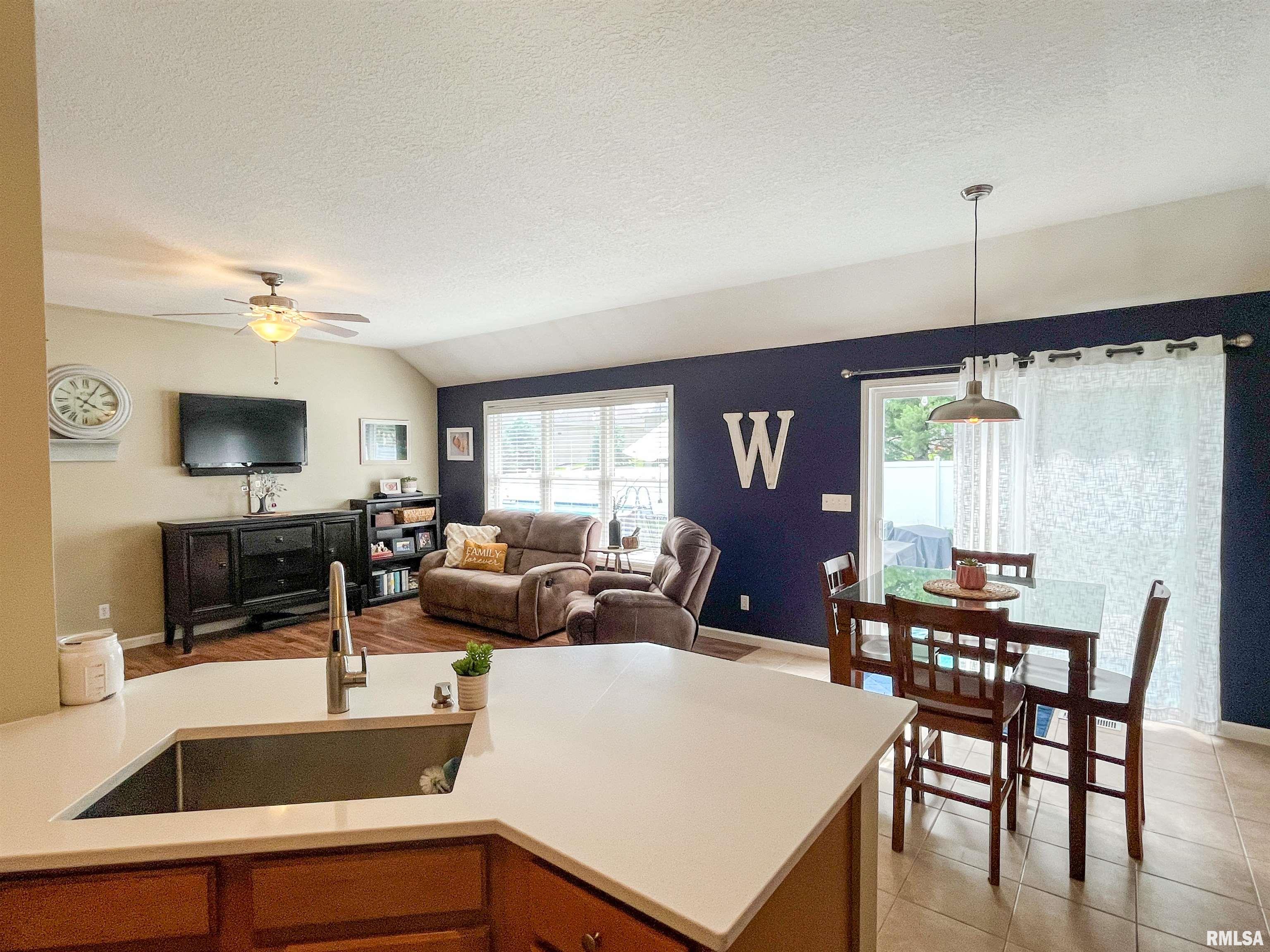 618 Brookfield Road Quincy, IL 62305 - Photo 8 of 41 Gallery Image 8