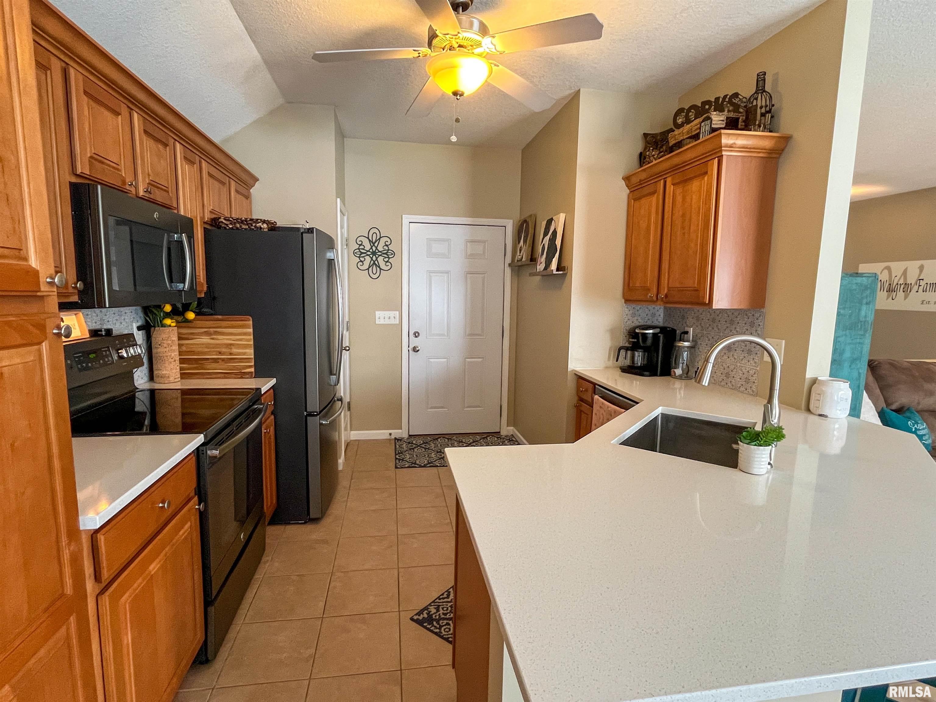 618 Brookfield Road Quincy, IL 62305 - Photo 9 of 41 Gallery Image 9