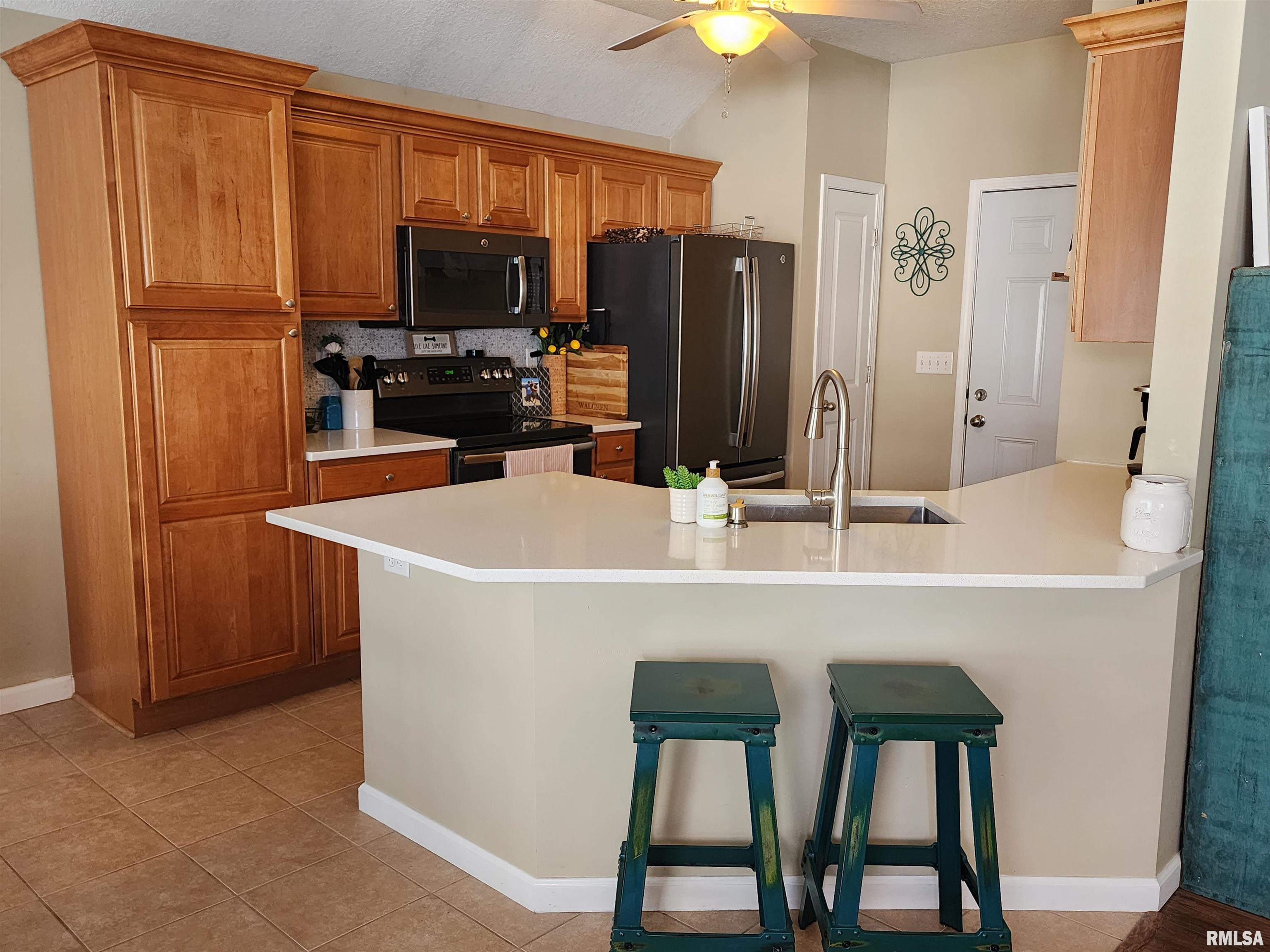 618 Brookfield Road Quincy, IL 62305 - Photo 10 of 41 Gallery Image 10