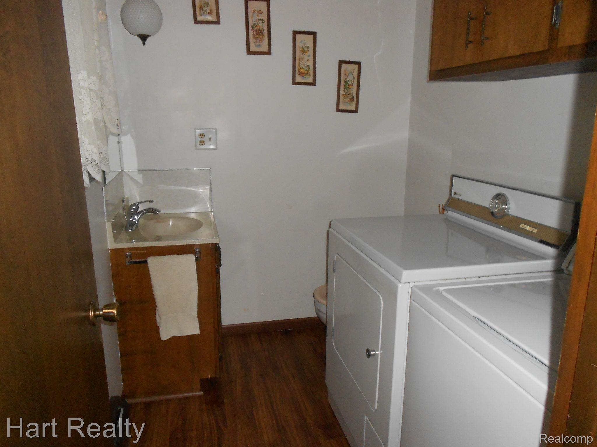 693 Davis Street Sebewaing, MI 48759 - Photo 17 of 42 Half bath / utility room.