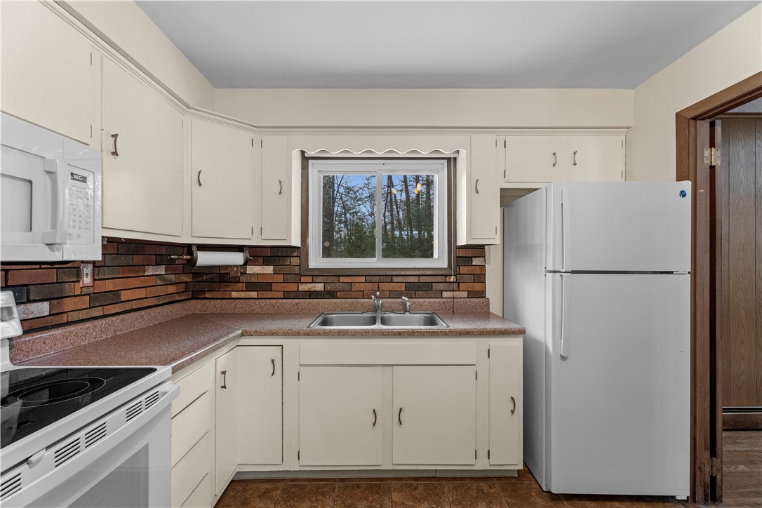 17 Ernest Drive Glocester, RI 02857 - Photo 7 of 40